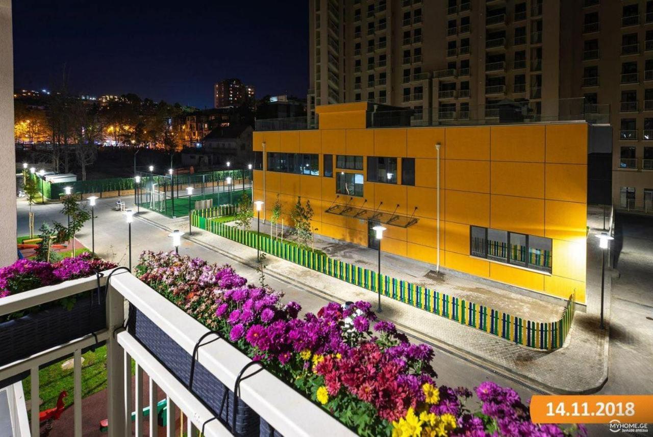 Sol'S M2 White Modern Apartments Tbilisi Esterno foto